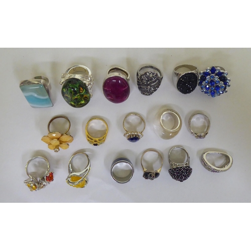 218 - Costume jewellery: to include dress rings 