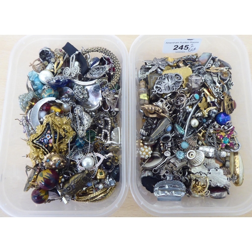 245 - Costume jewellery, mainly earrings and brooches