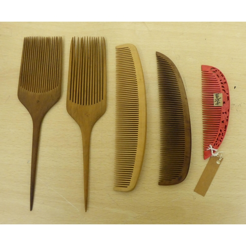 273 - 20thC Oriental hair accessories: to include pins and combs