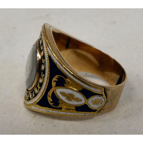 107 - A late 18thC yellow metal and enamel mourning ring  bearing personalised text verso