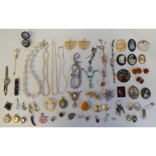 112 - Items of personal ornament: to include simulated pearls and two cameo brooches 