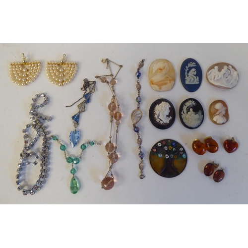 112 - Items of personal ornament: to include simulated pearls and two cameo brooches 