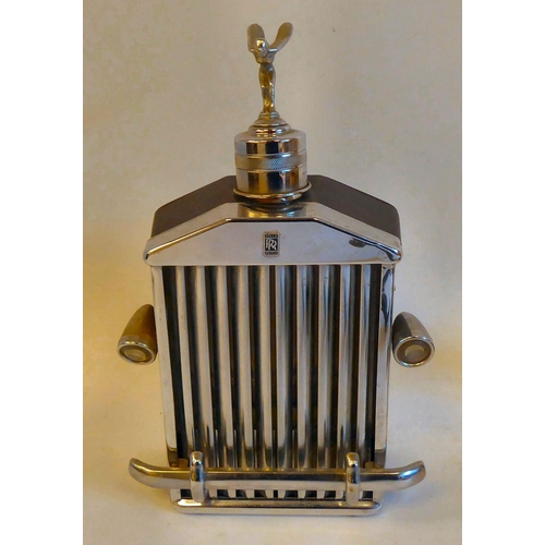 184 - Early 20thC and later collectables: to include small copper jelly moulds; a silver plated table crue... 