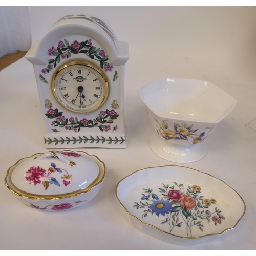 198 - Decorative ceramics and glassware: to include a vase of '1100 Flowers'  12