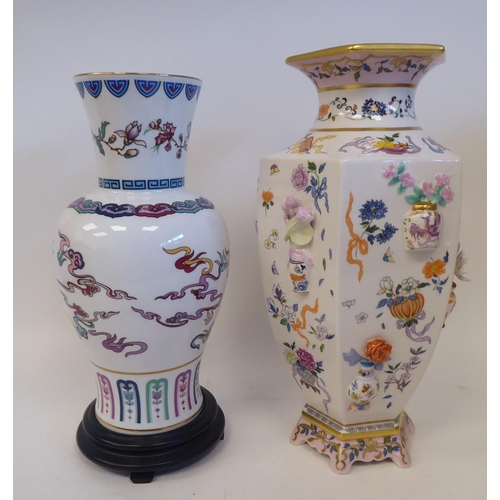 198 - Decorative ceramics and glassware: to include a vase of '1100 Flowers'  12