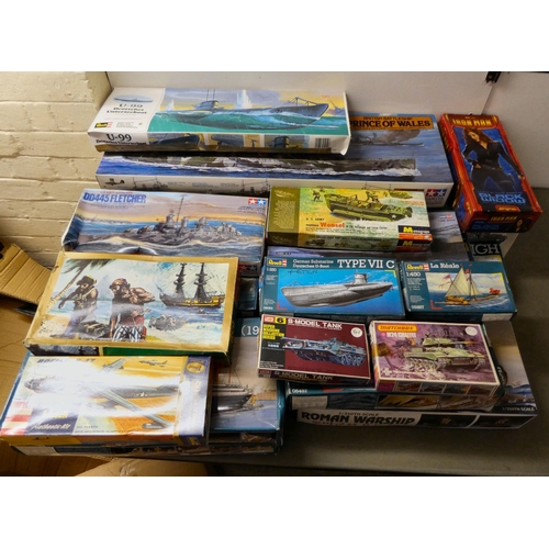 200 - Model kits of various scales: to include by Matchbox, a 'PK-901 Flower Class Corvette'; and 'The Mis... 