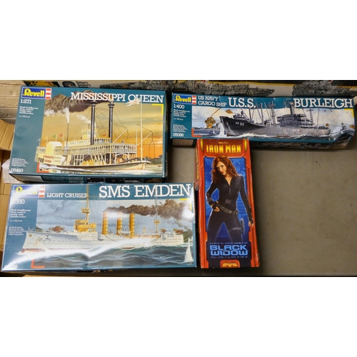 200 - Model kits of various scales: to include by Matchbox, a 'PK-901 Flower Class Corvette'; and 'The Mis... 