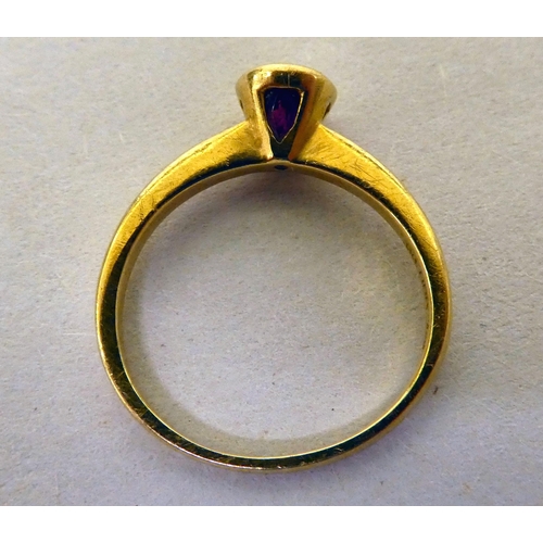 360 - An 18ct gold rubover ring, set with a diamond and a ruby in the collet 