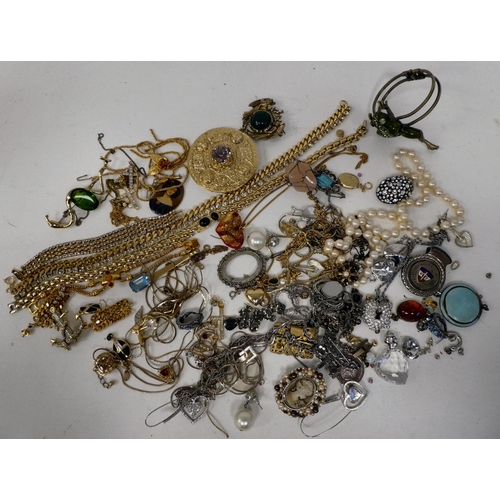 61 - Costume jewellery, mainly gold plated: to include an anchor brooch; and a Celtic design brooch