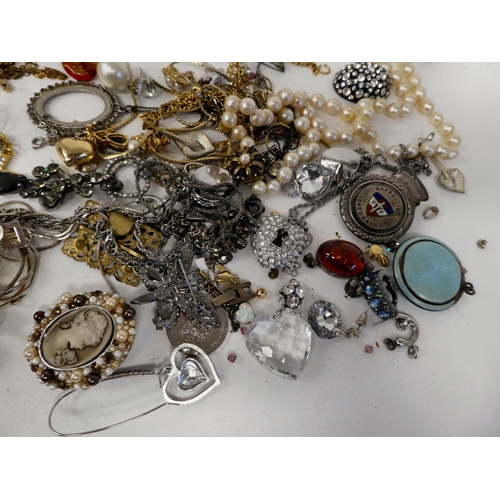 61 - Costume jewellery, mainly gold plated: to include an anchor brooch; and a Celtic design brooch