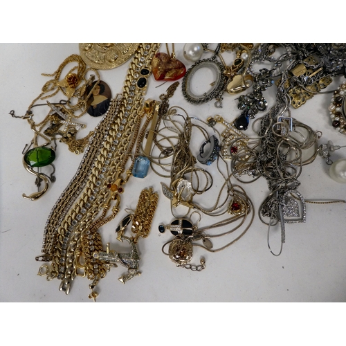 61 - Costume jewellery, mainly gold plated: to include an anchor brooch; and a Celtic design brooch