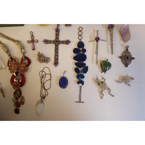 77 - Mainly silver jewellery: to include necklaces; and coloured stone set crucifix pendants