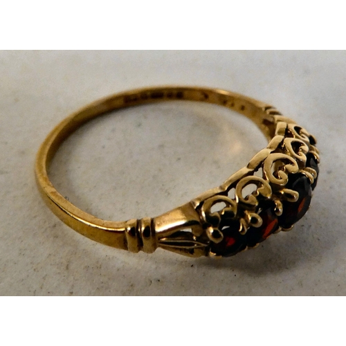 86 - A 9ct gold ring, set with a row of garnets