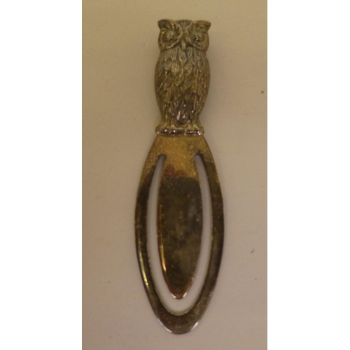 347 - White metal and other collectables: to include a silver bookmark, fashioned as an owl  boxed