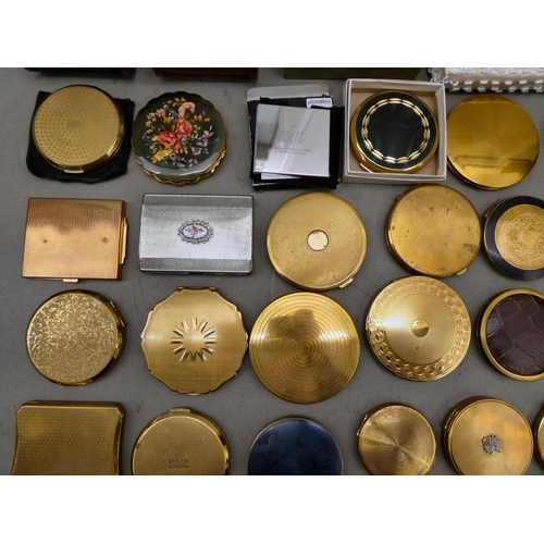 164 - Ladies fashion accessories: mainly, variously cased powder compacts