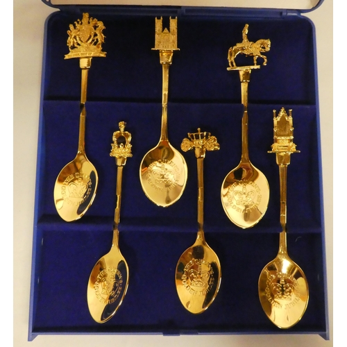 106 - Giftware: to include a pair of stainless steel salad servers, on Edinburgh Crystal handles  box... 