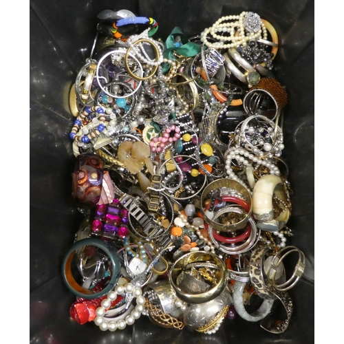 129 - Costume jewellery, mainly one piece and hinged bangles 