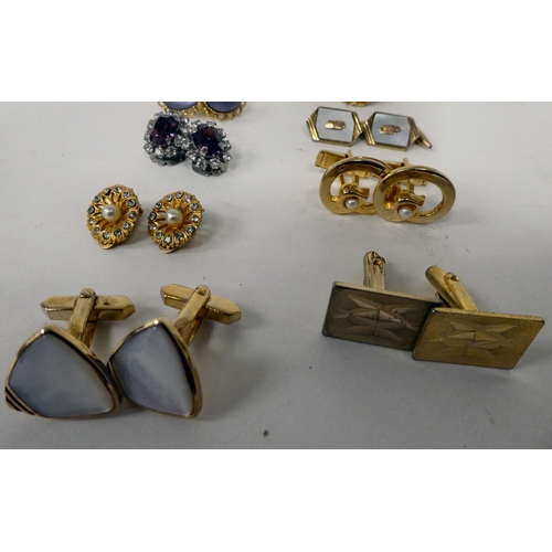 159 - Watches and costume jewellery: to include cufflinks and brooches