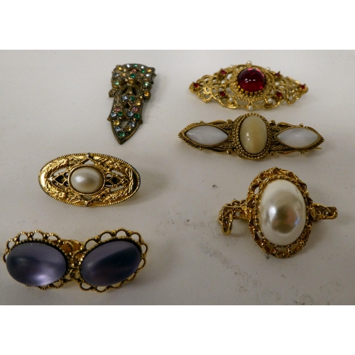 159 - Watches and costume jewellery: to include cufflinks and brooches