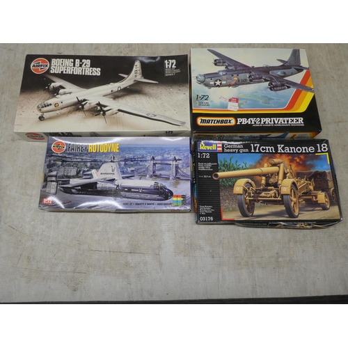 185 - 1/72 scale model kits: to include by Airfix, a 'Douglas Skyraider'; and a 'HS Buccaneer' by Matchbox... 