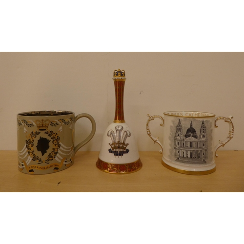 231 - Commemorative ceramics: to include a Hammersley china St Pauls Cathedral mug