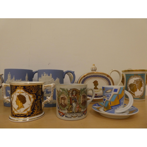 231 - Commemorative ceramics: to include a Hammersley china St Pauls Cathedral mug