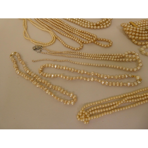 273 - Multi-strand simulated pearl necklaces 