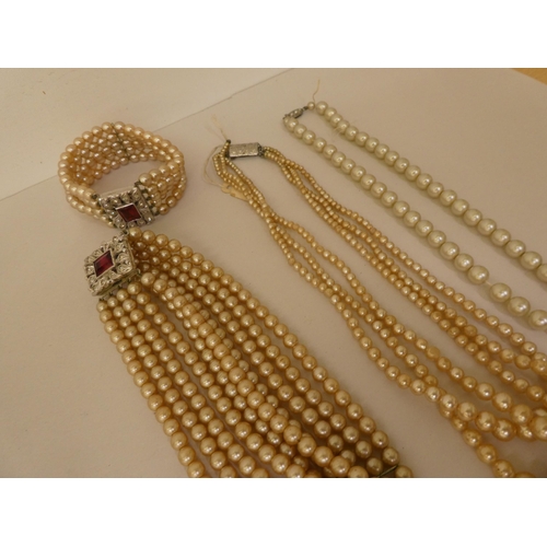 273 - Multi-strand simulated pearl necklaces 