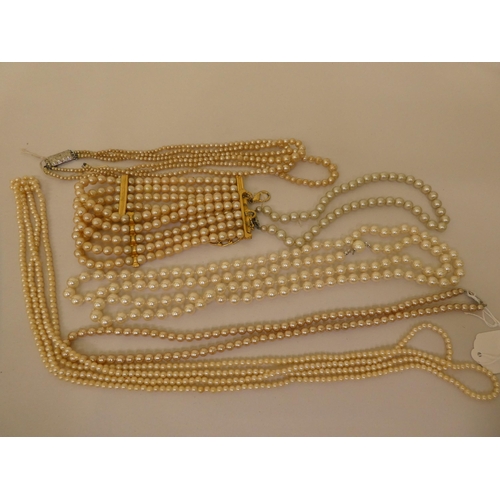 273 - Multi-strand simulated pearl necklaces 