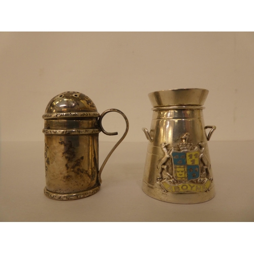 303 - Silver and white metal items: to include two napkin rings and two silver thimbles 