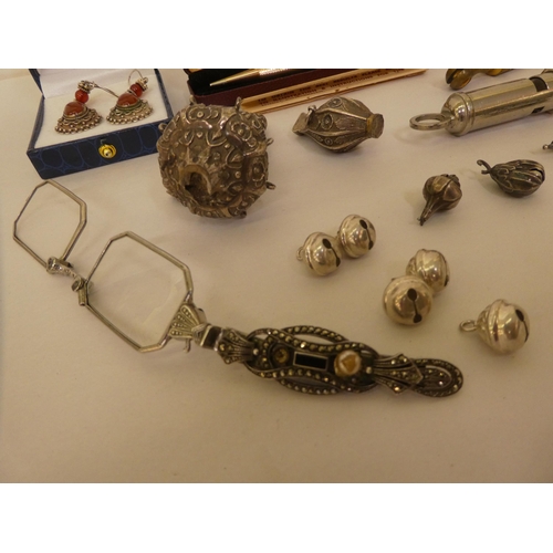 307 - Collectable items: to include a pair of opera glasses with mother-of-pearl decoration 