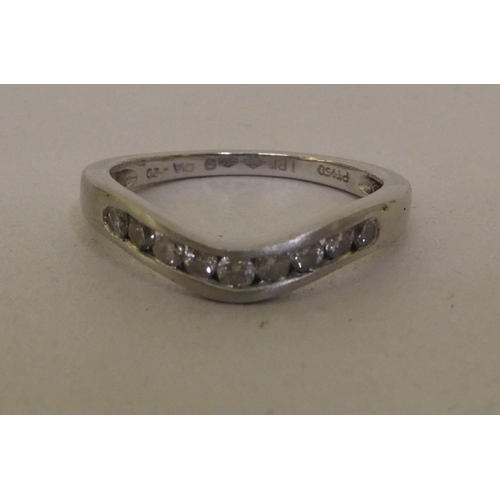 332 - A platinum wishbone design diamond ring 