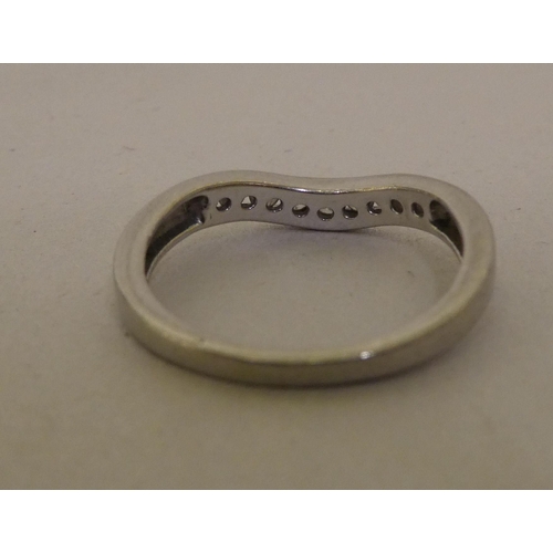 332 - A platinum wishbone design diamond ring 