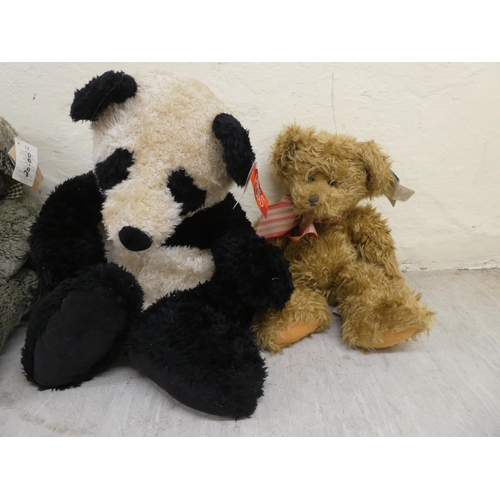 90 - Soft toys and Teddy bears by Russ