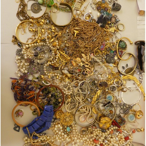 340 - Costume jewellery: to include yellow metal bangles