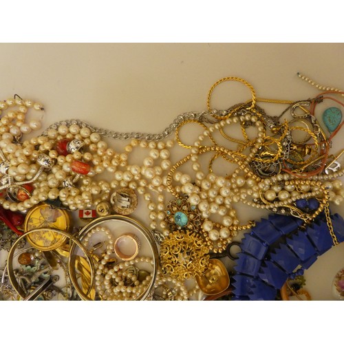 340 - Costume jewellery: to include yellow metal bangles