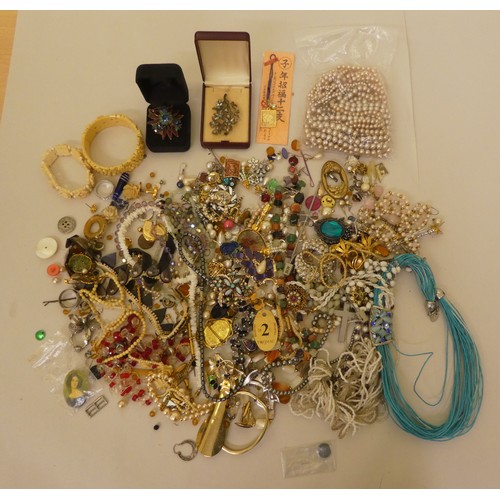 340 - Costume jewellery: to include yellow metal bangles