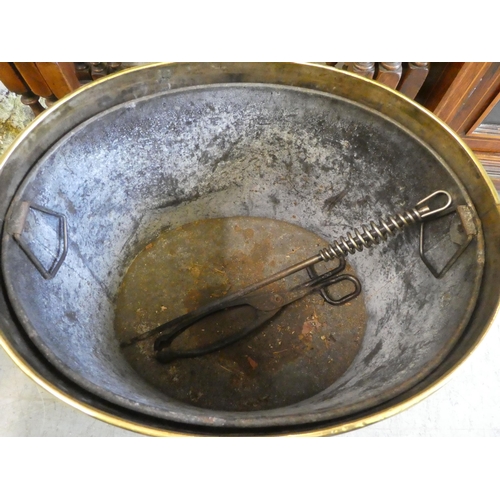 218 - An early 20thC polished brass, oval lidded, twin handled coal bin, on splayed foliate design feet  1... 