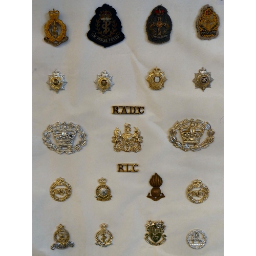 116 - World War II military collectables, some copies: to include German cloth badges(Please Note: this lo... 