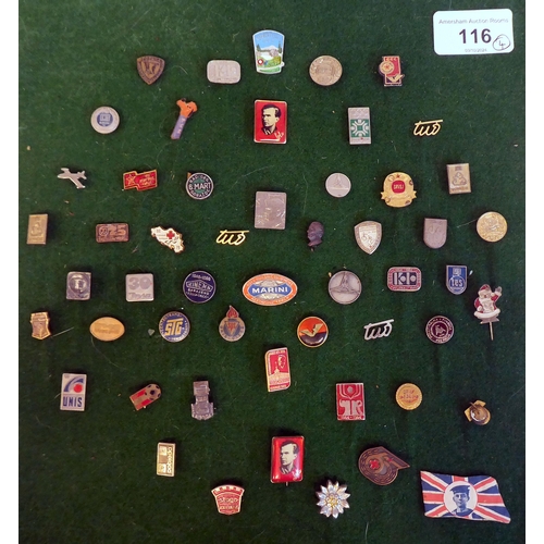 116 - World War II military collectables, some copies: to include German cloth badges(Please Note: this lo... 