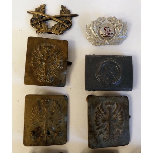 122 - Military collectables, some copies: to include a Spanish Civil War brass belt buckle(Please Note: th... 