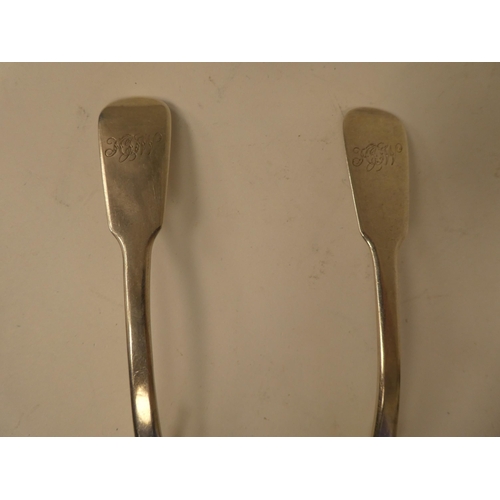 138 - A pair of William IV silver fiddle pattern sauce ladles  London 1831  (approx. 3.9ozs)