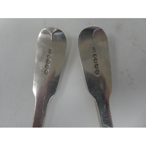 138 - A pair of William IV silver fiddle pattern sauce ladles  London 1831  (approx. 3.9ozs)