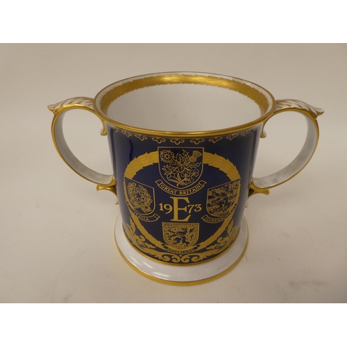 165 - A Spode china twin handled loving cup, Celebrating the Engagement of the European Community on 1st J... 