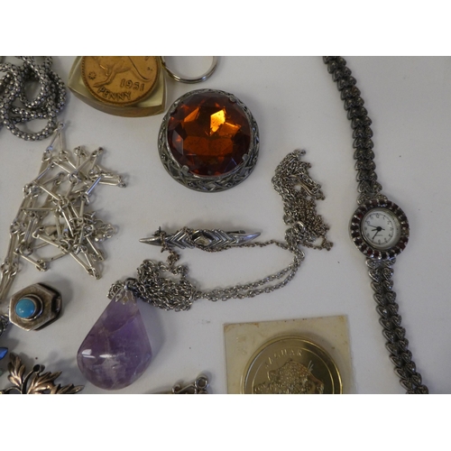 175 - White metal and other costume jewellery: to include brooches