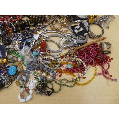 180 - Costume jewellery: to include bead necklaces