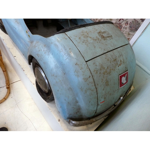 271 - A 1950s cast metal Austin J40 pedal car