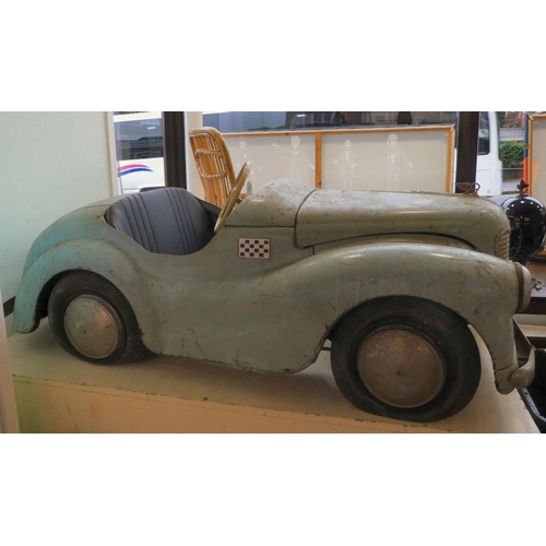 271 - A 1950s cast metal Austin J40 pedal car