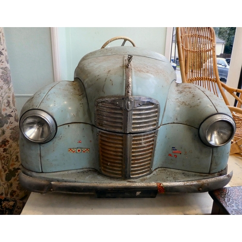 271 - A 1950s cast metal Austin J40 pedal car