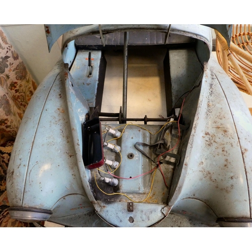 271 - A 1950s cast metal Austin J40 pedal car